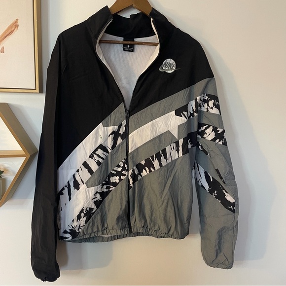 Nike Black and Gray Windbreaker Jacket small - Picture 1 of 6